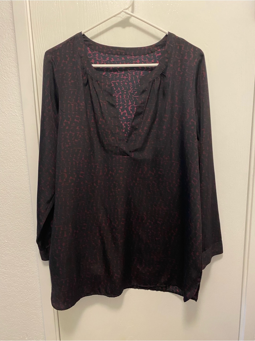 Women’s Black and Burgundy Long-Sleeve V-Neck Top